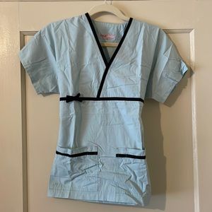 Scrub top. Perfect for healthcare worker. Two pockets.